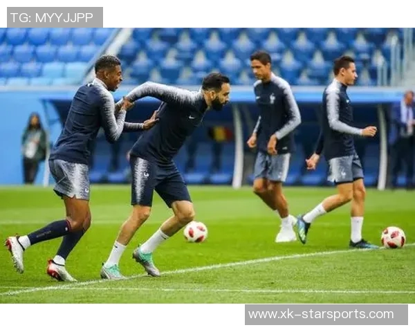 全球足坛巨星招募战开启各大俱乐部激烈争夺顶级球员的黄金时代